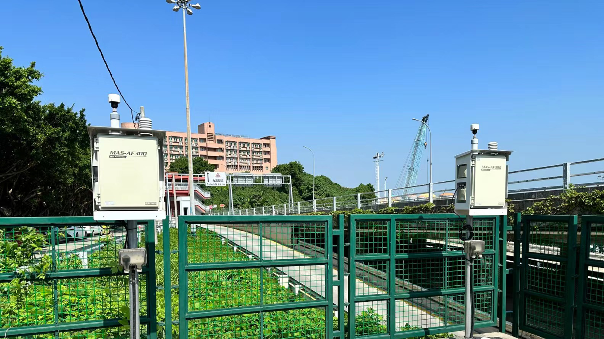 Ultra Air Monitoring Network for Dense Population